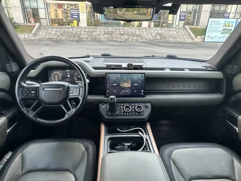 Land Rover Defender 2022 — фото 8
