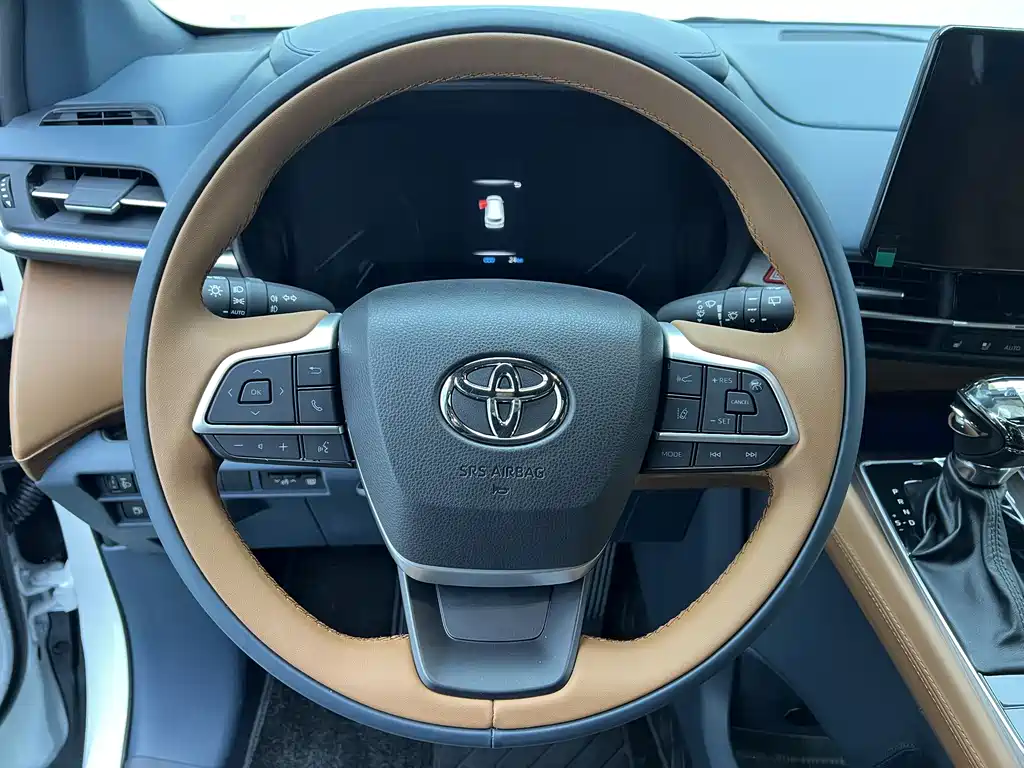 Toyota Granvia — фото 10
