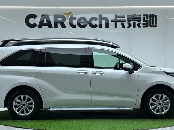 Toyota Granvia 2024