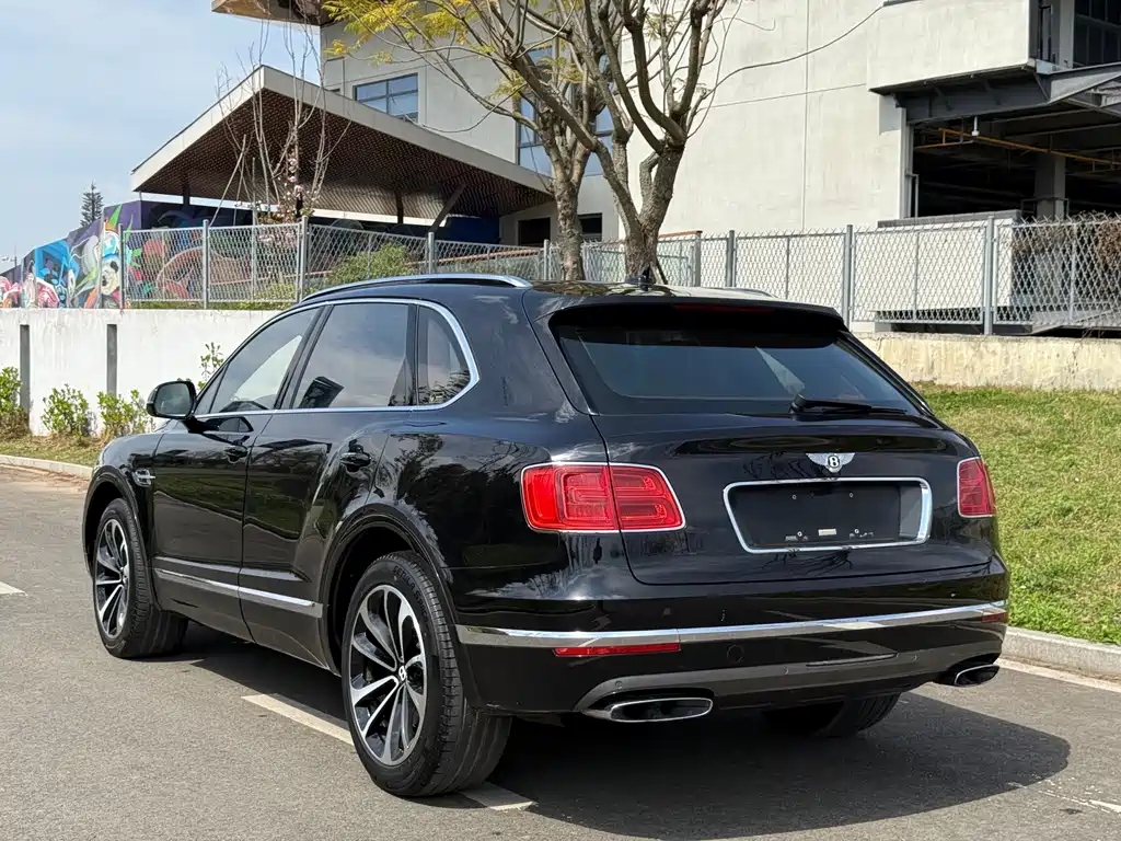 Bentley Bentayga 2016 — фото 13