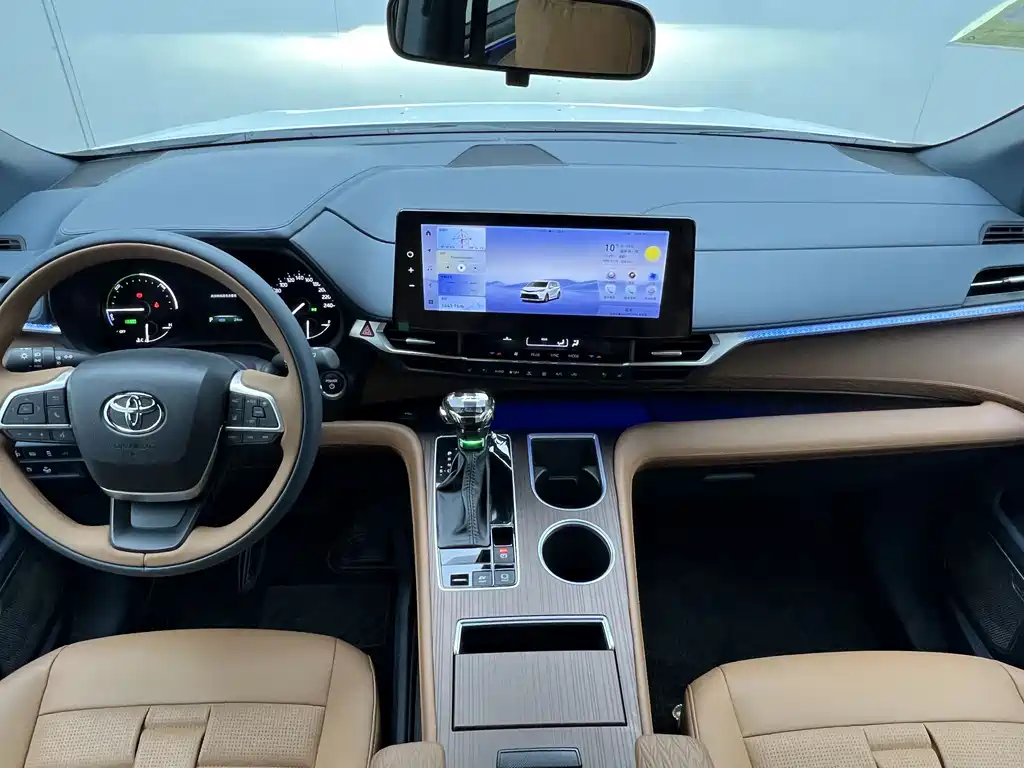 Toyota Granvia — фото 24