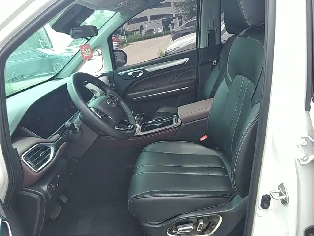 GAC Motor Trumpchi M6 2023 — фото 15