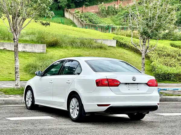 Volkswagen Sagitar 2014