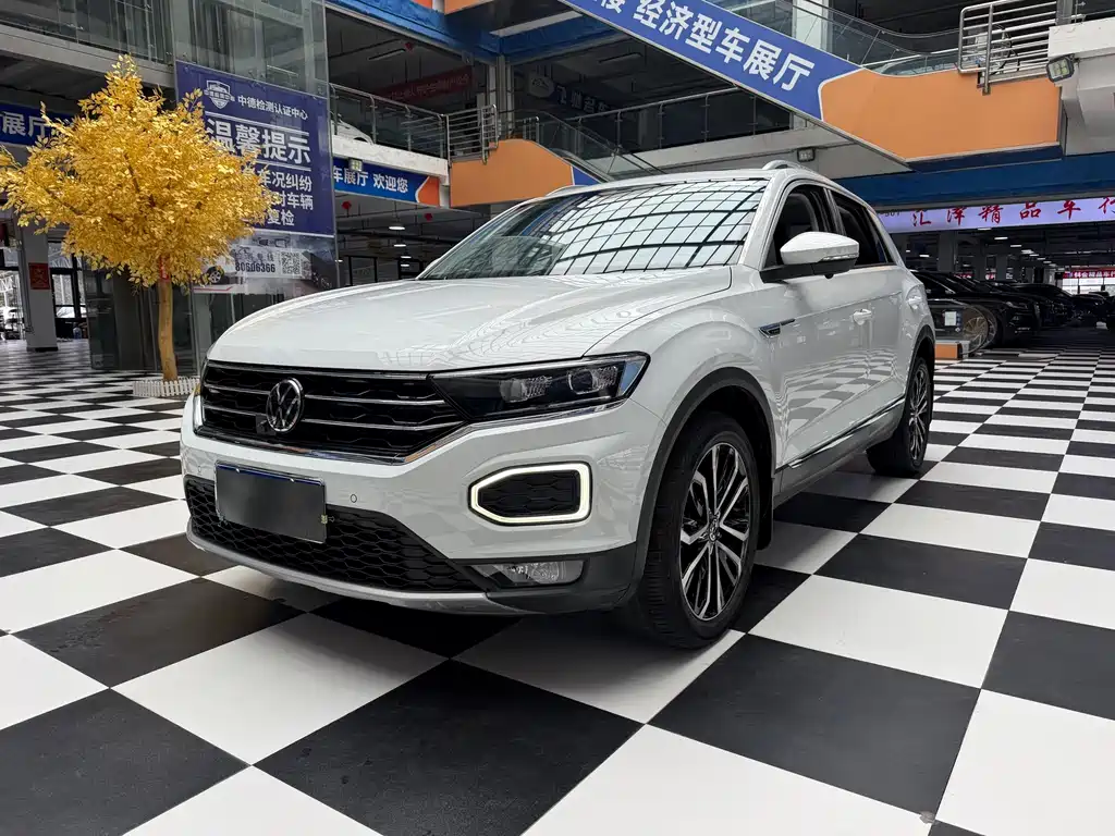 Volkswagen T-Roc 2023 — фото 1