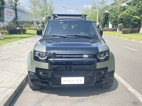 Land Rover Defender 2023