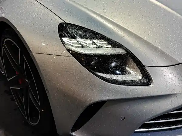 Aston Martin V8 Vantage 2026