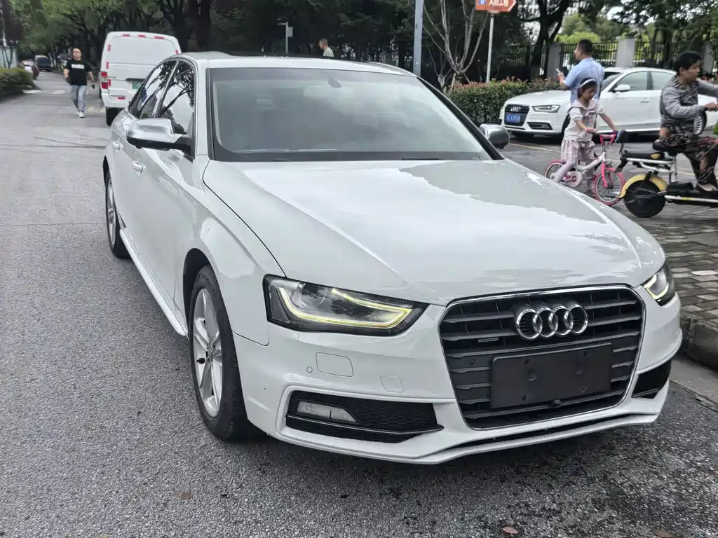 Audi A4L 2015