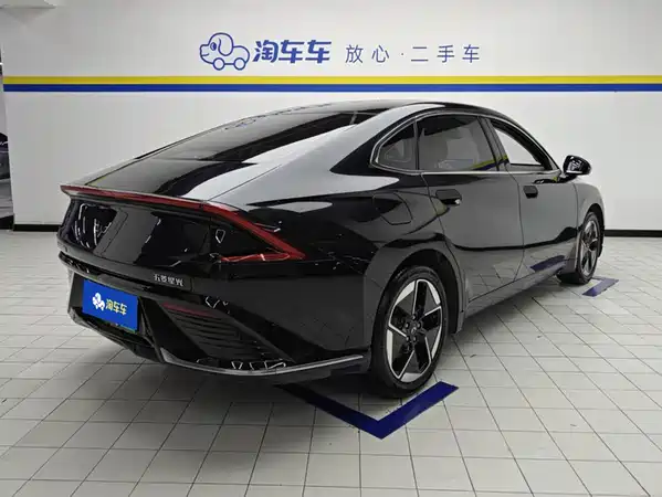 Wuling Starlight 2024