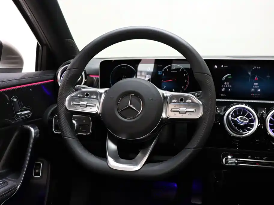 Mercedes-Benz A-Class 2019 — фото 13
