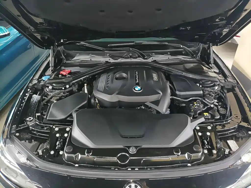 BMW 3 Series 2018 — фото 20