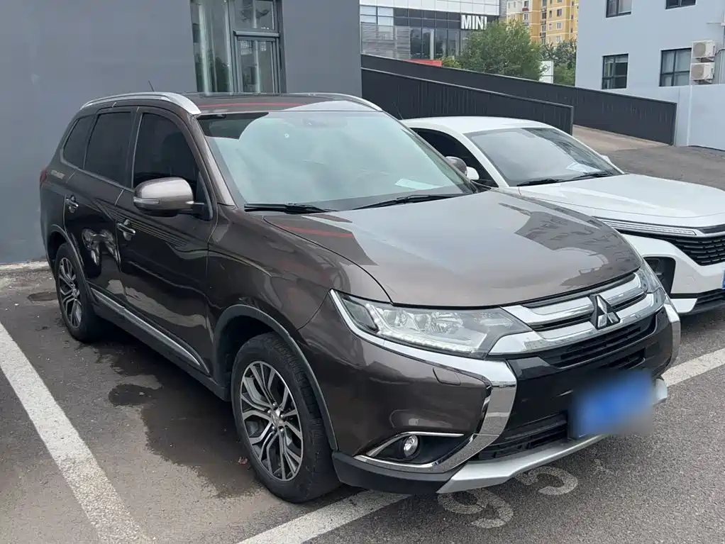 Mitsubishi Outlander 2017 — фото 9