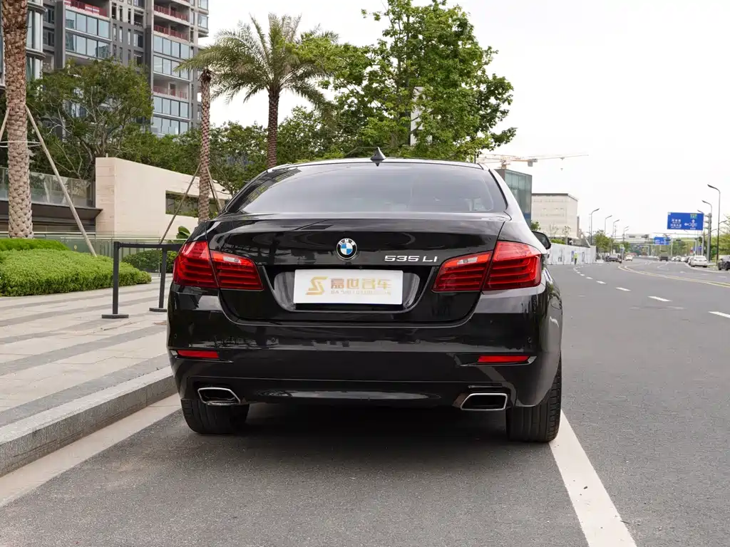 BMW 5 Series 2015 — фото 12
