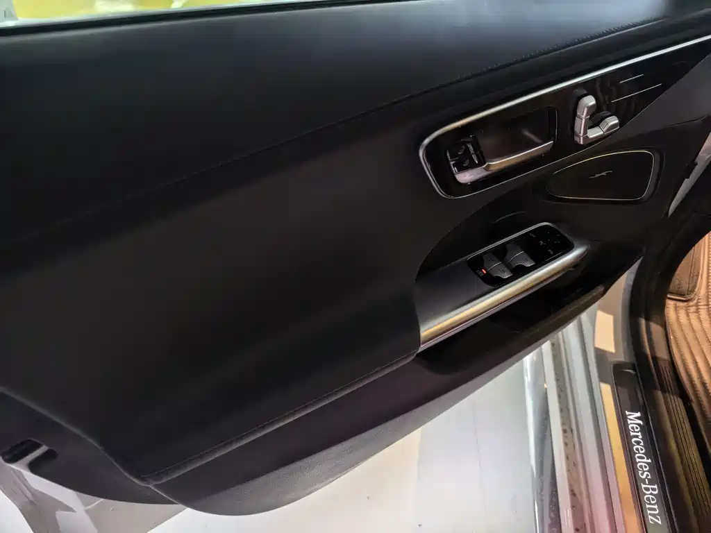 Mercedes-Benz C-Class 2023 — фото 4
