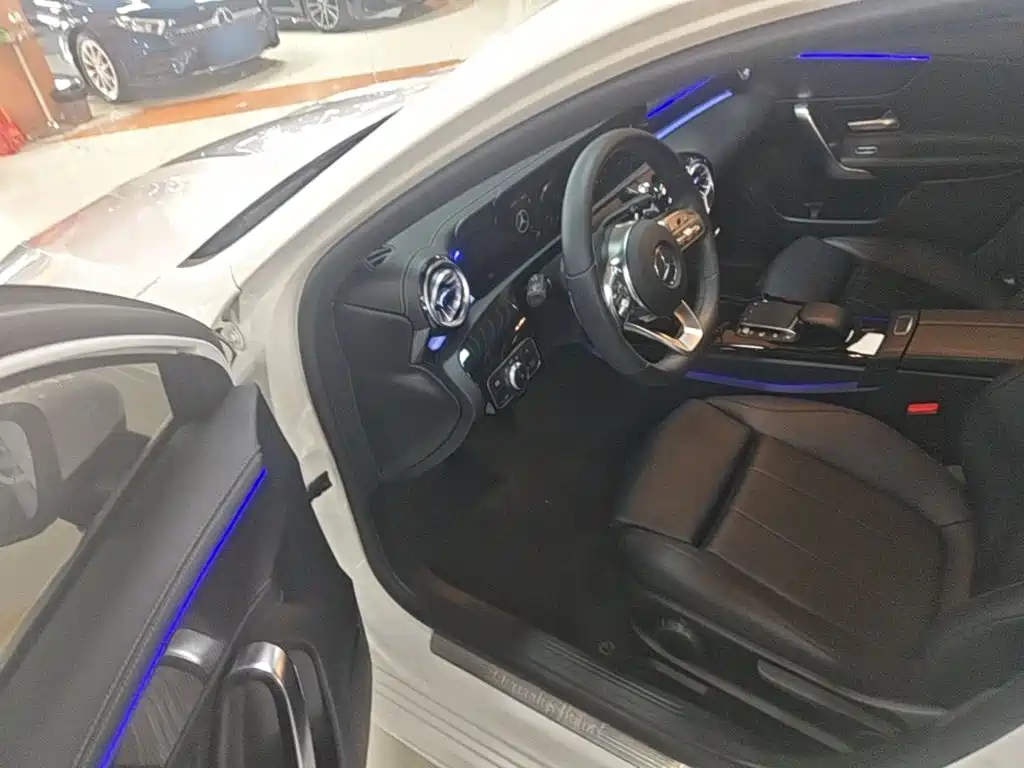 Mercedes-Benz A-Class 2022 — фото 16
