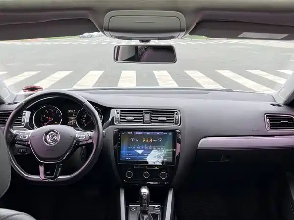 Volkswagen Sagitar 2017