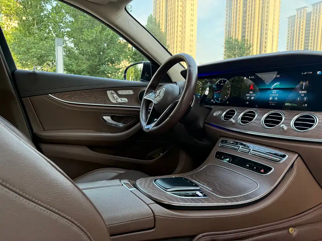 Mercedes-Benz E-Class 2021 — фото 20
