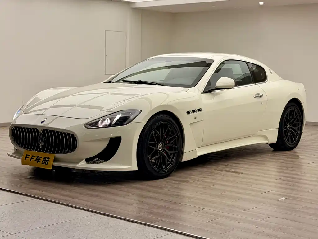 Maserati GranTurismo 2013 — фото 1
