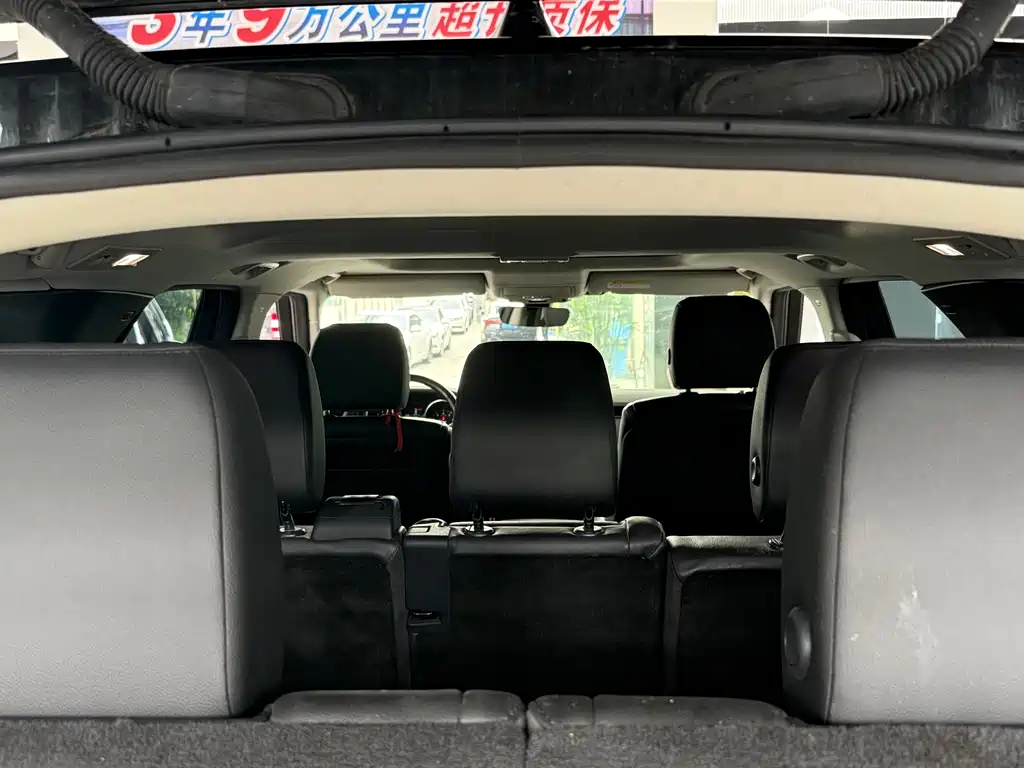 Land Rover Discovery 2017 — фото 15