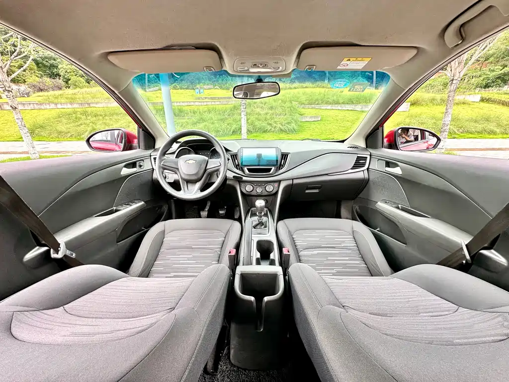 Chevrolet Cavalier 2017 — фото 34