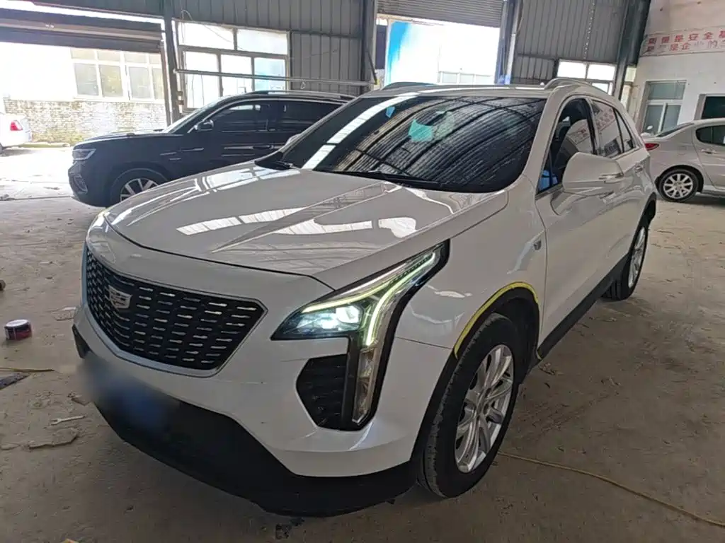 Cadillac XT4 2023 — фото 1