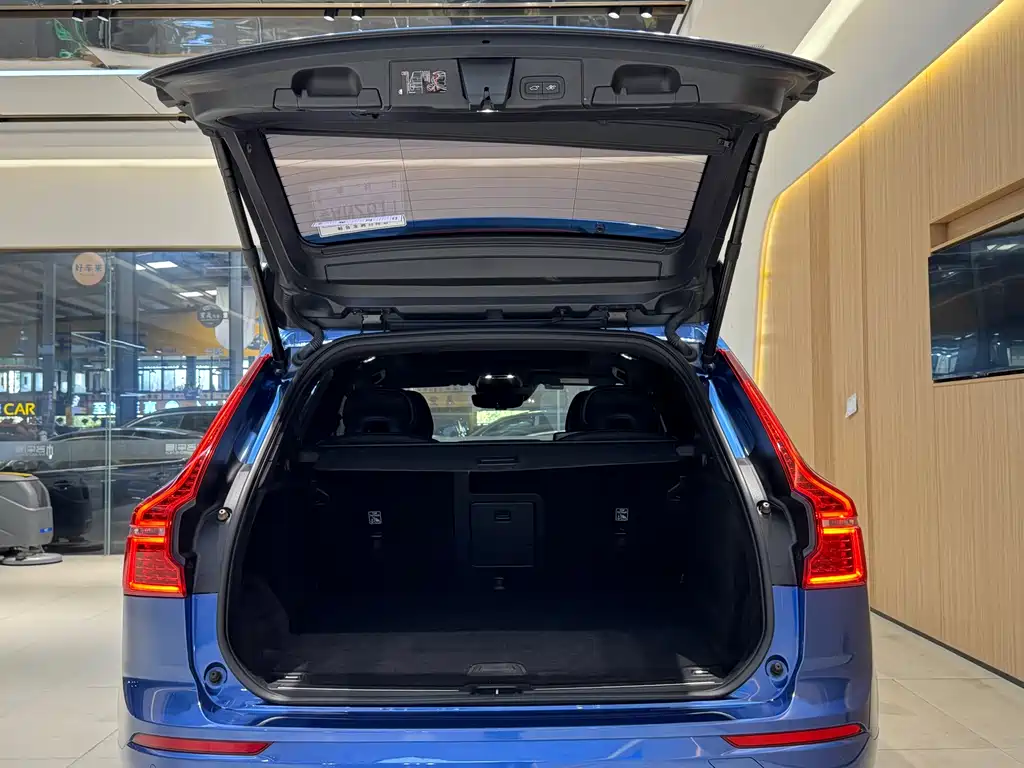 Volvo XC60 2019 — фото 20