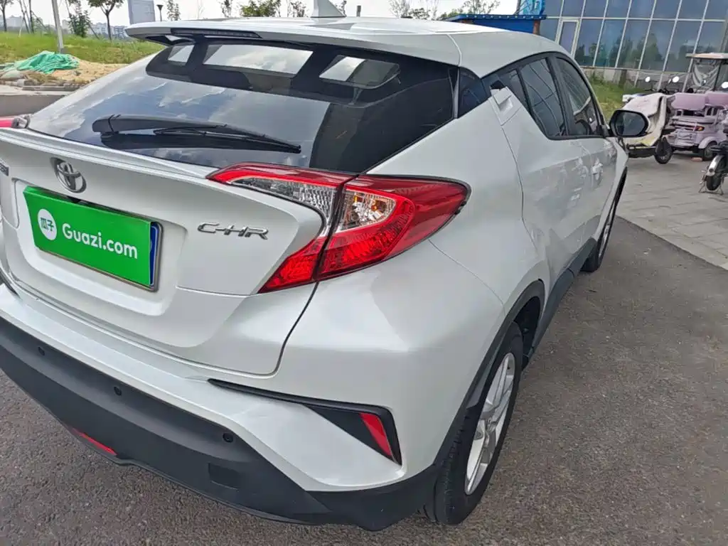 Toyota C-HR 2021 — фото 8