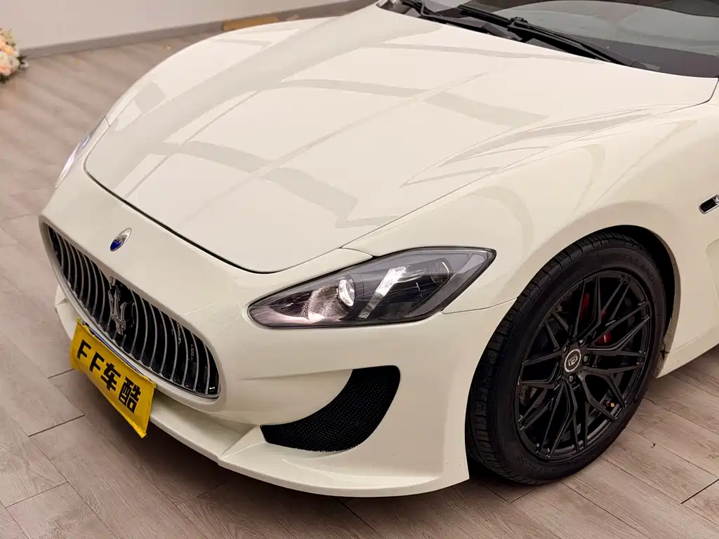 Maserati GranTurismo 2013 — фото 10