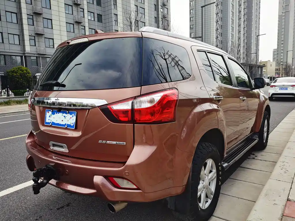 Isuzu MU-X 2016 — фото 5