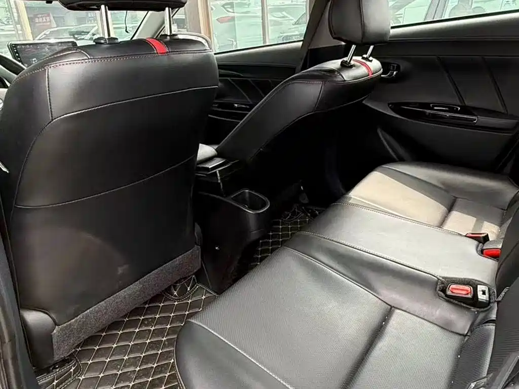 Toyota Yaris L 2022 — фото 8