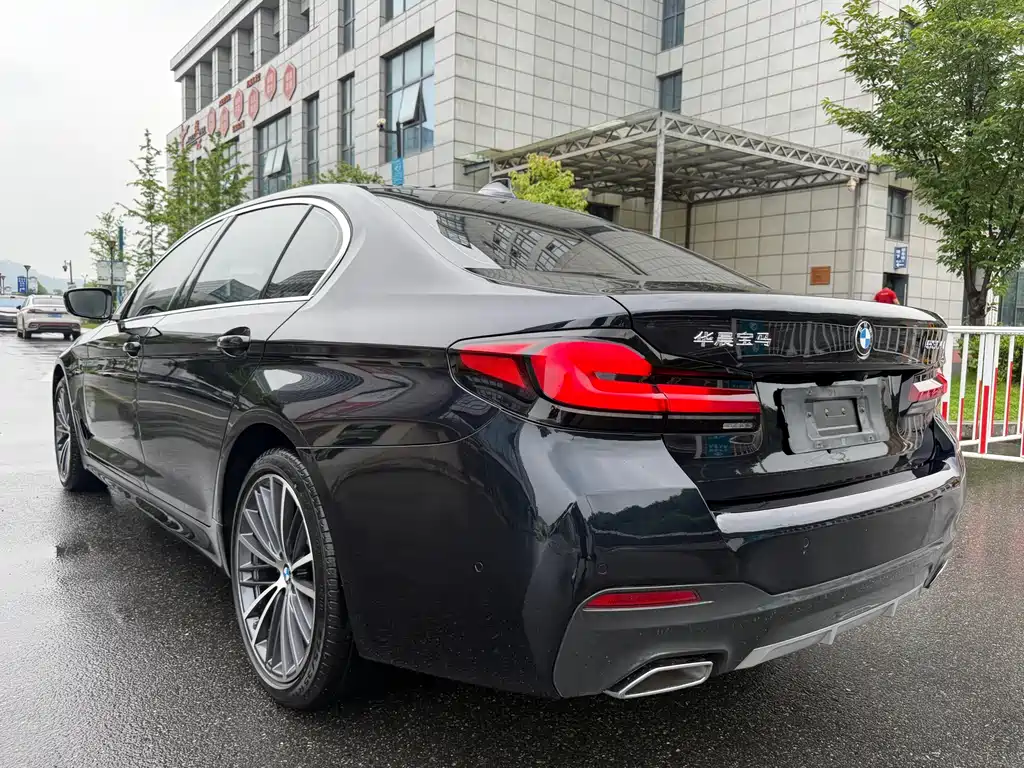 BMW 5 Series 2021 — фото 18