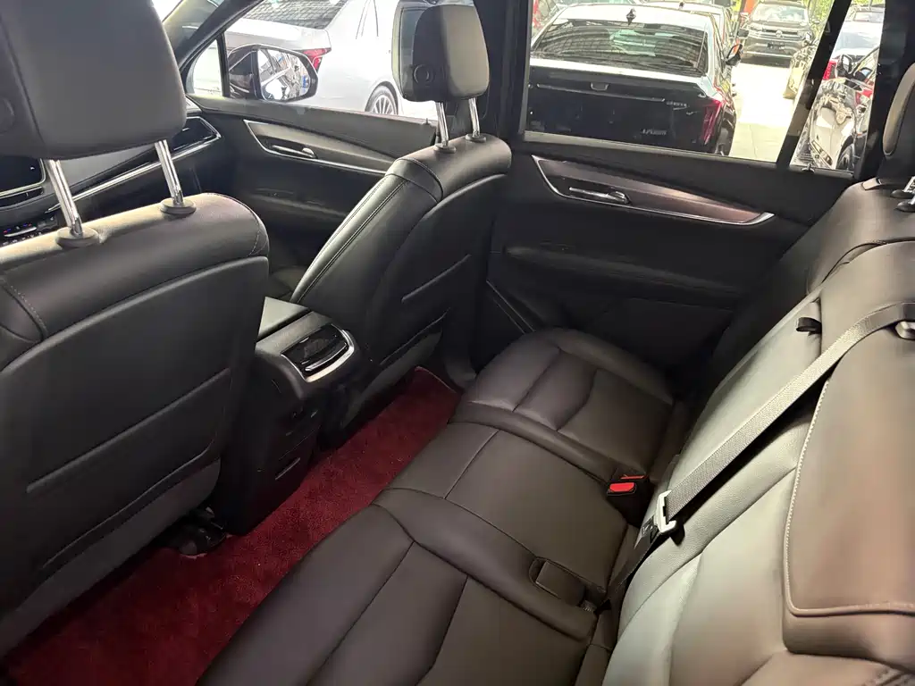 Cadillac XT6 2023 — фото 11