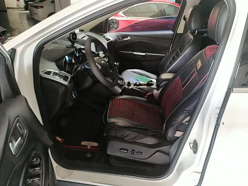 Ford Kuga 2015 — фото 13