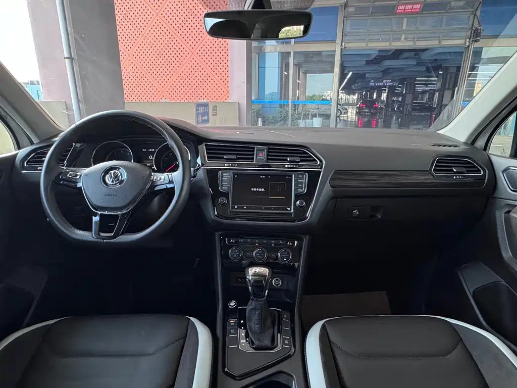 Volkswagen Tiguan L 2018 — фото 9