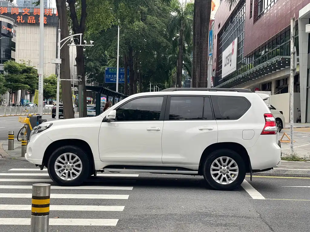 Toyota Prado 2015 — фото 8