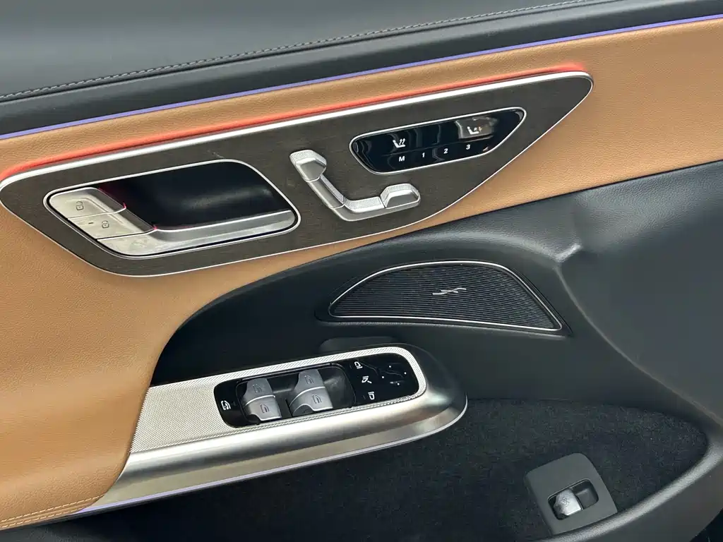 Mercedes-Benz E-Class 2024 — фото 11