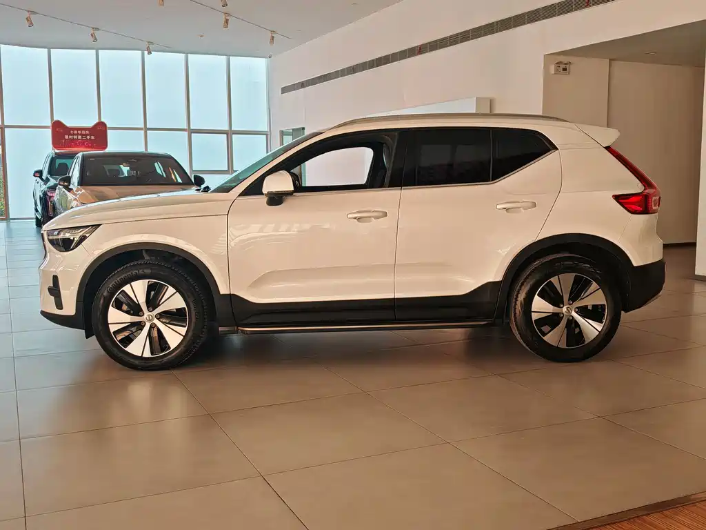Volvo XC40 2022 — фото 4