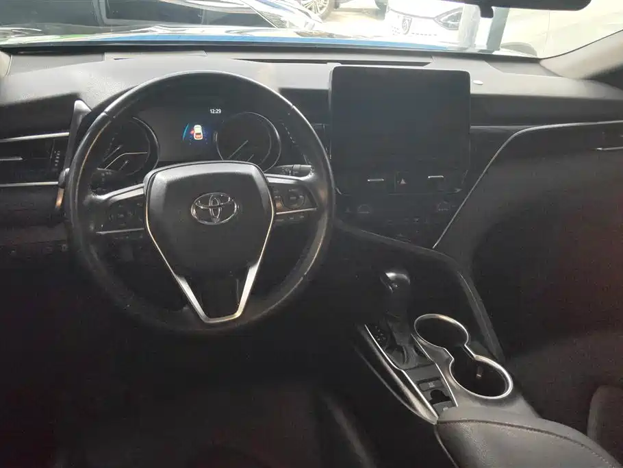 Toyota Camry 2024 — фото 12