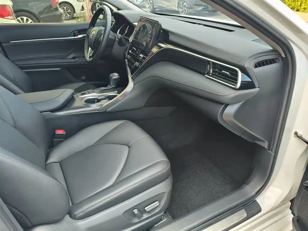 Toyota Camry 2023 — фото 14