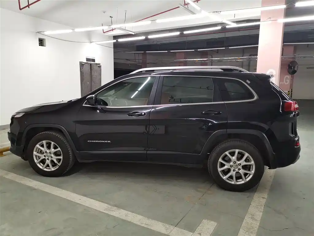 Jeep Cherokee 2017 — фото 21