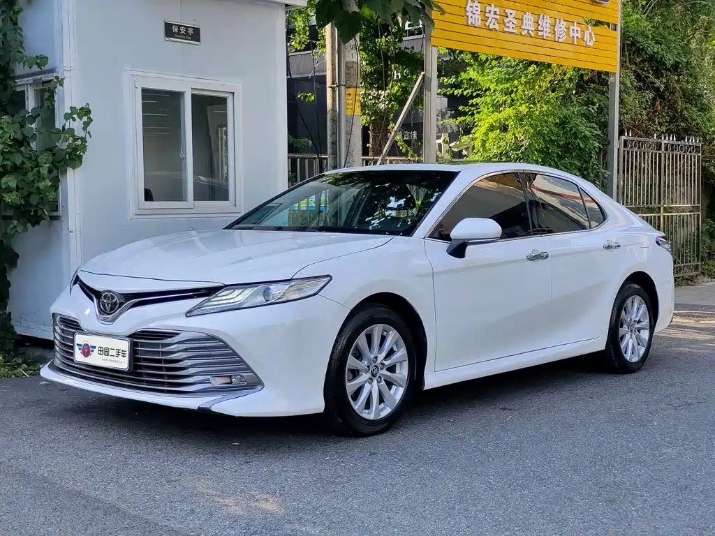 Toyota Camry 2020 — фото 1