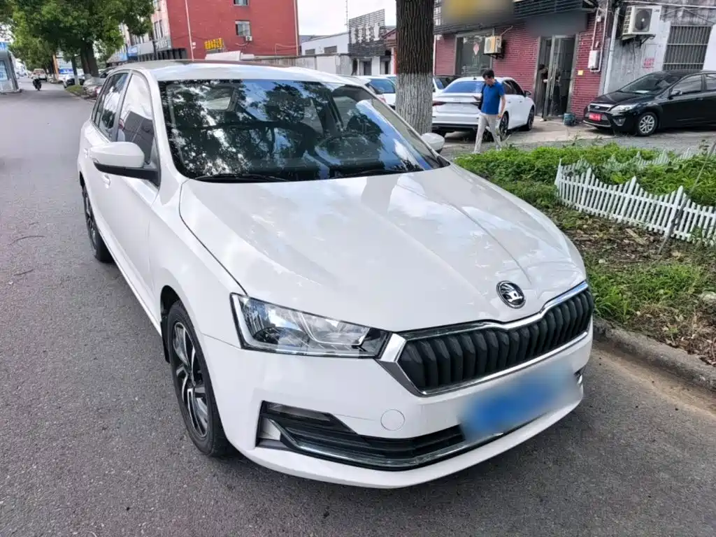 Skoda Rapid Spaceback 2020 — фото 4