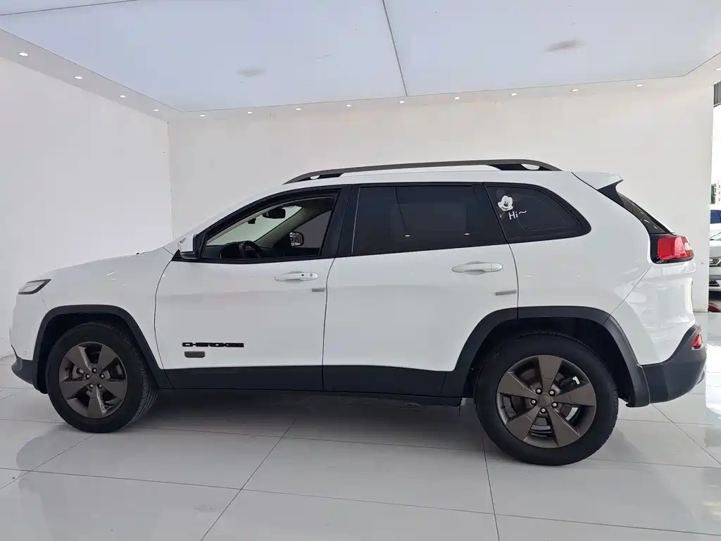 Jeep Cherokee 2016 — фото 29
