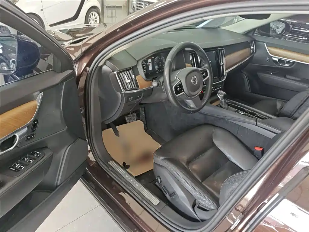 Volvo S90 2018 — фото 16
