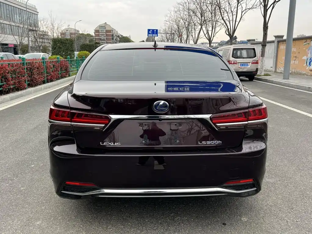 Lexus LS 2020 — фото 13
