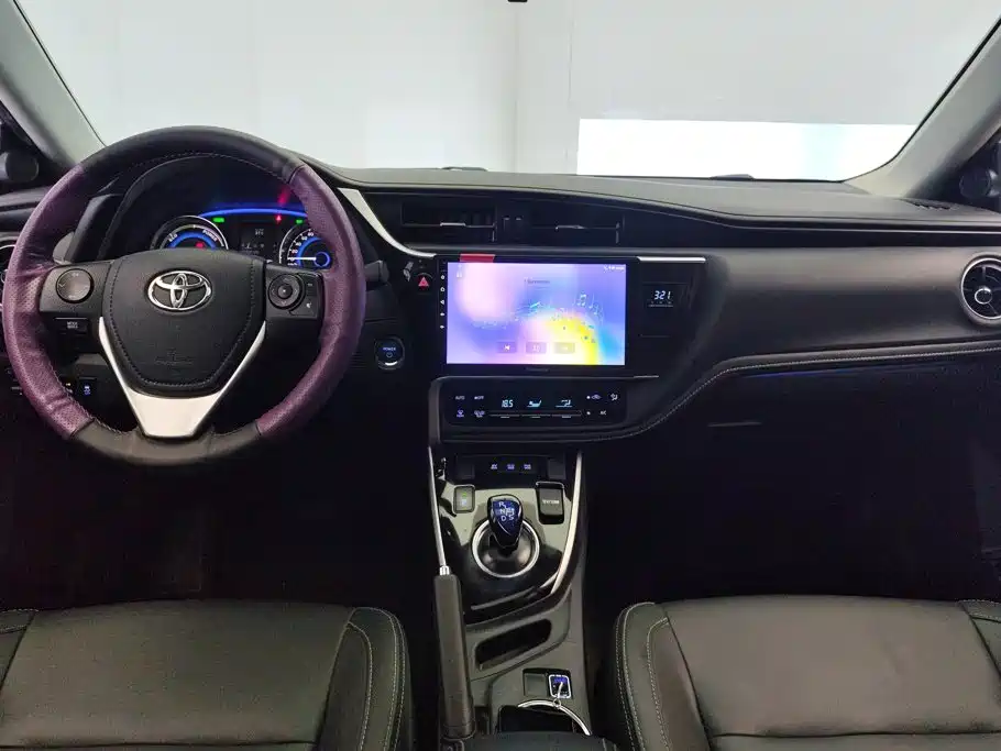 Toyota Corolla 2018 — фото 12