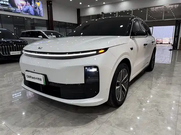 Li Auto L6 2025