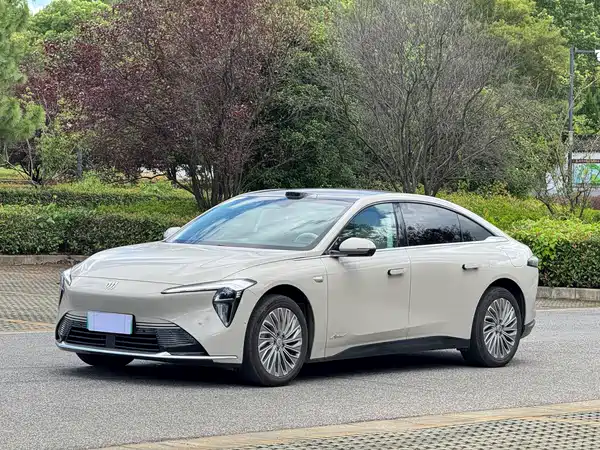 Buick Zhijing L7 2025