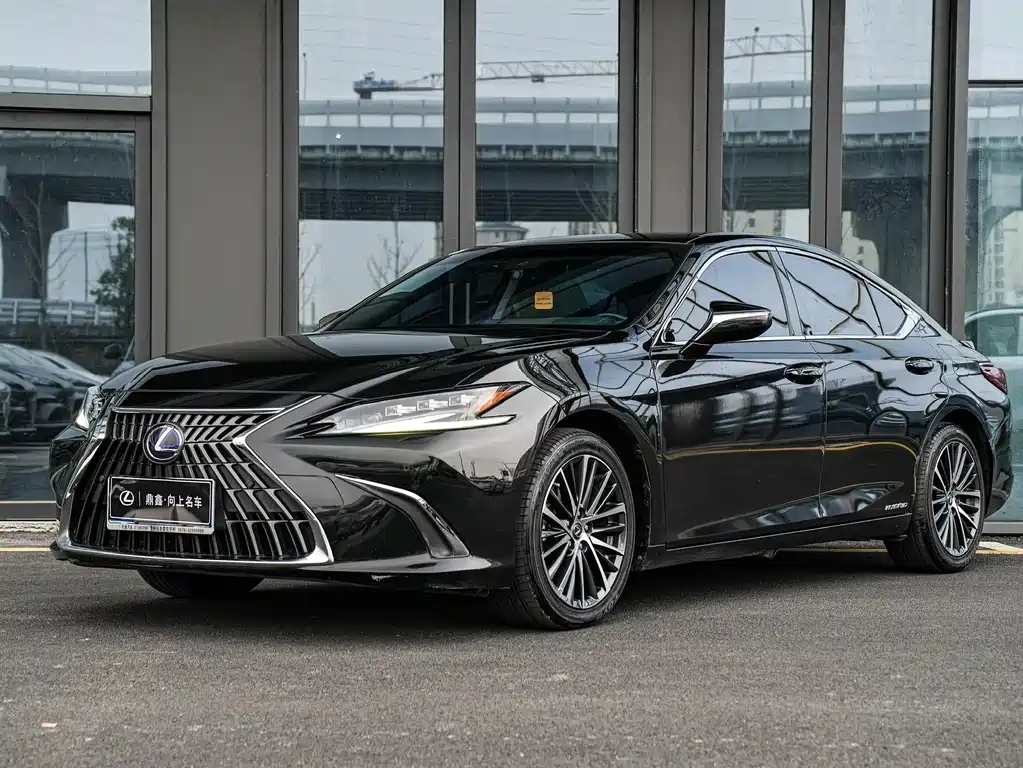 Lexus ES 2022 — фото 1