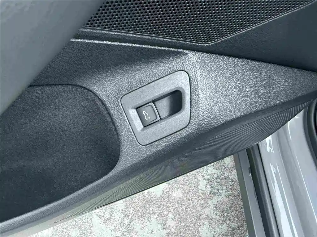 Volkswagen CC 2023 — фото 19