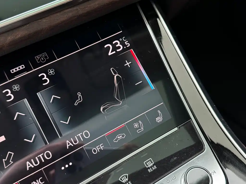 Audi Q7 2023 — фото 12